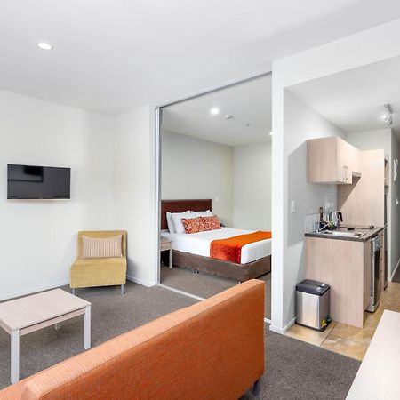 Ramada Suites By Wyndham Christchurch City Екстер'єр фото