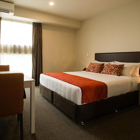Ramada Suites By Wyndham Christchurch City Екстер'єр фото