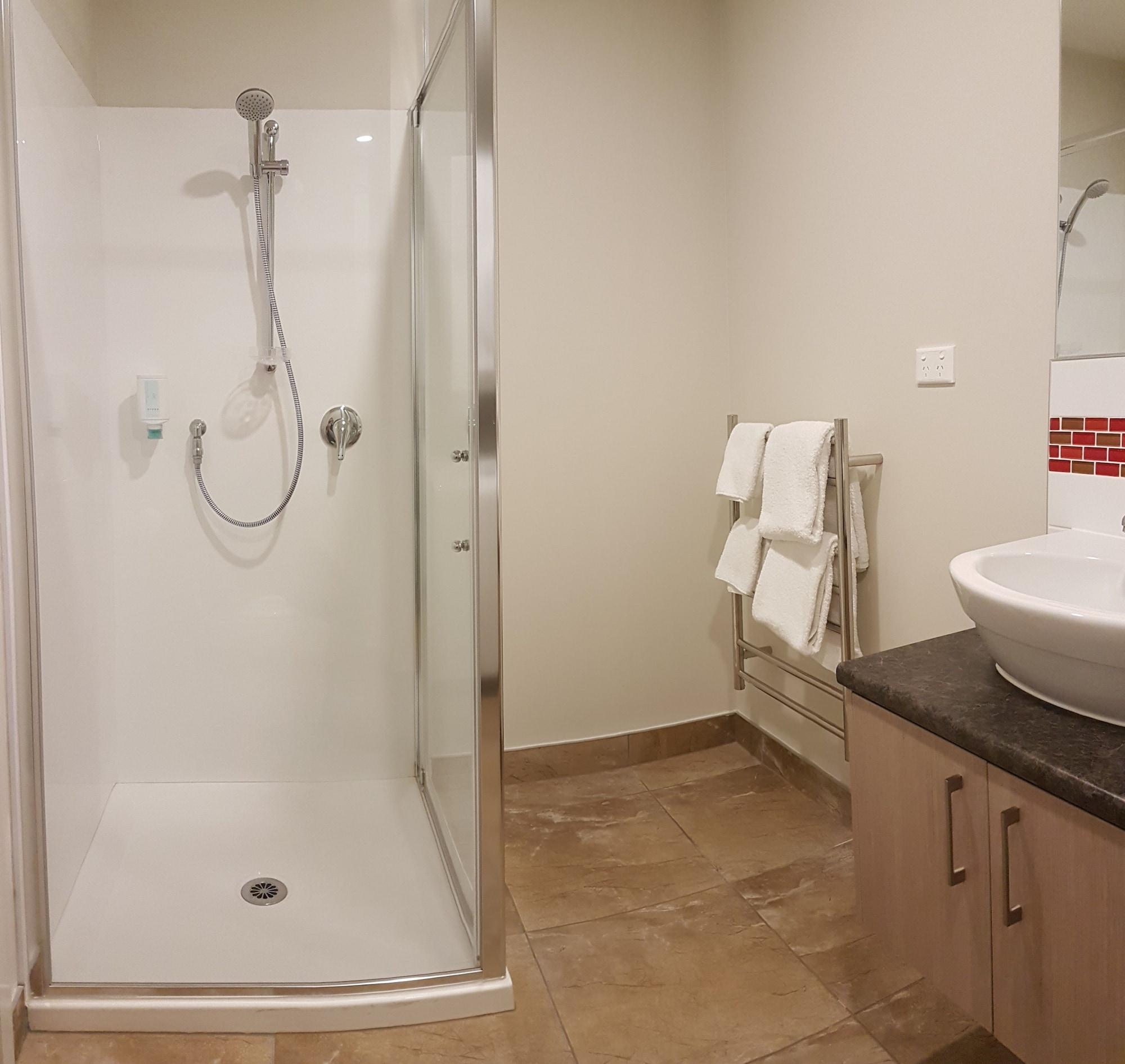 Ramada Suites By Wyndham Christchurch City Екстер'єр фото