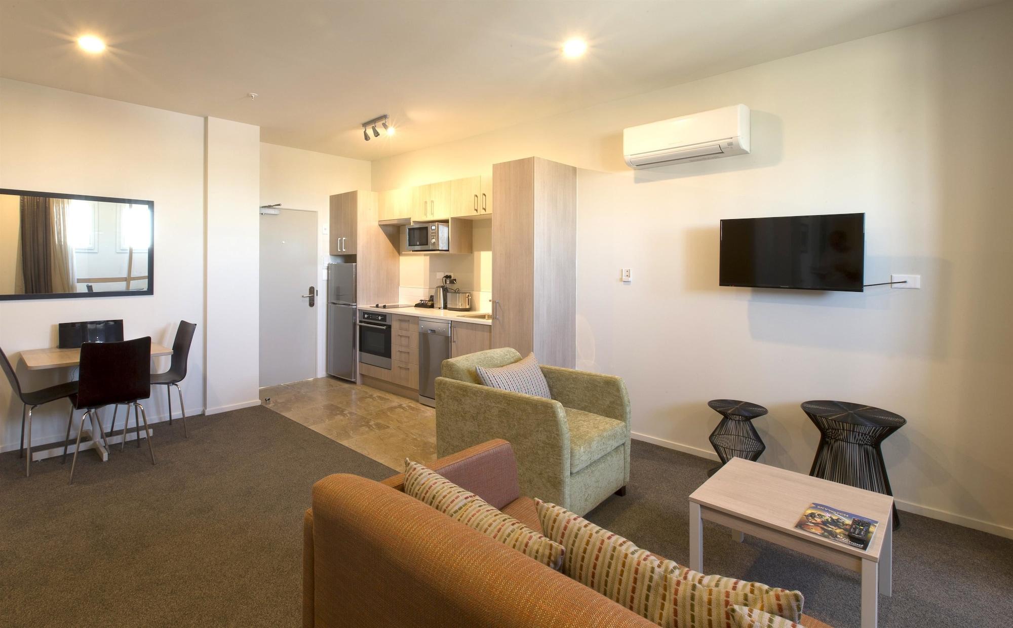 Ramada Suites By Wyndham Christchurch City Екстер'єр фото