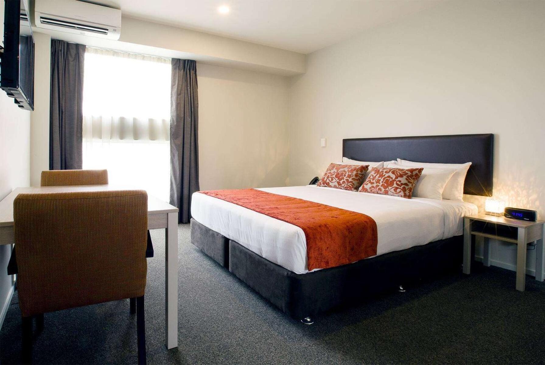 Ramada Suites By Wyndham Christchurch City Екстер'єр фото
