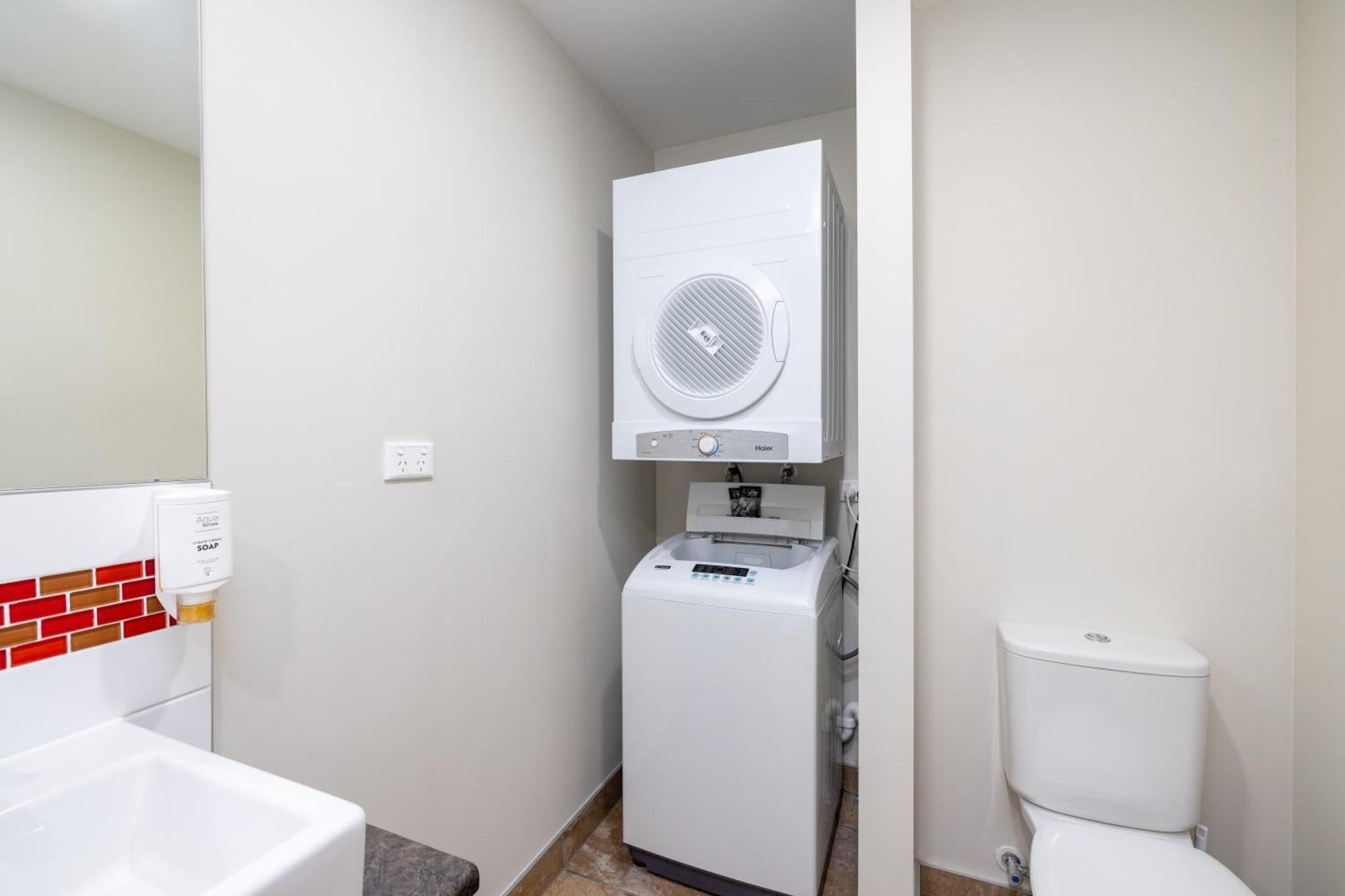 Ramada Suites By Wyndham Christchurch City Екстер'єр фото