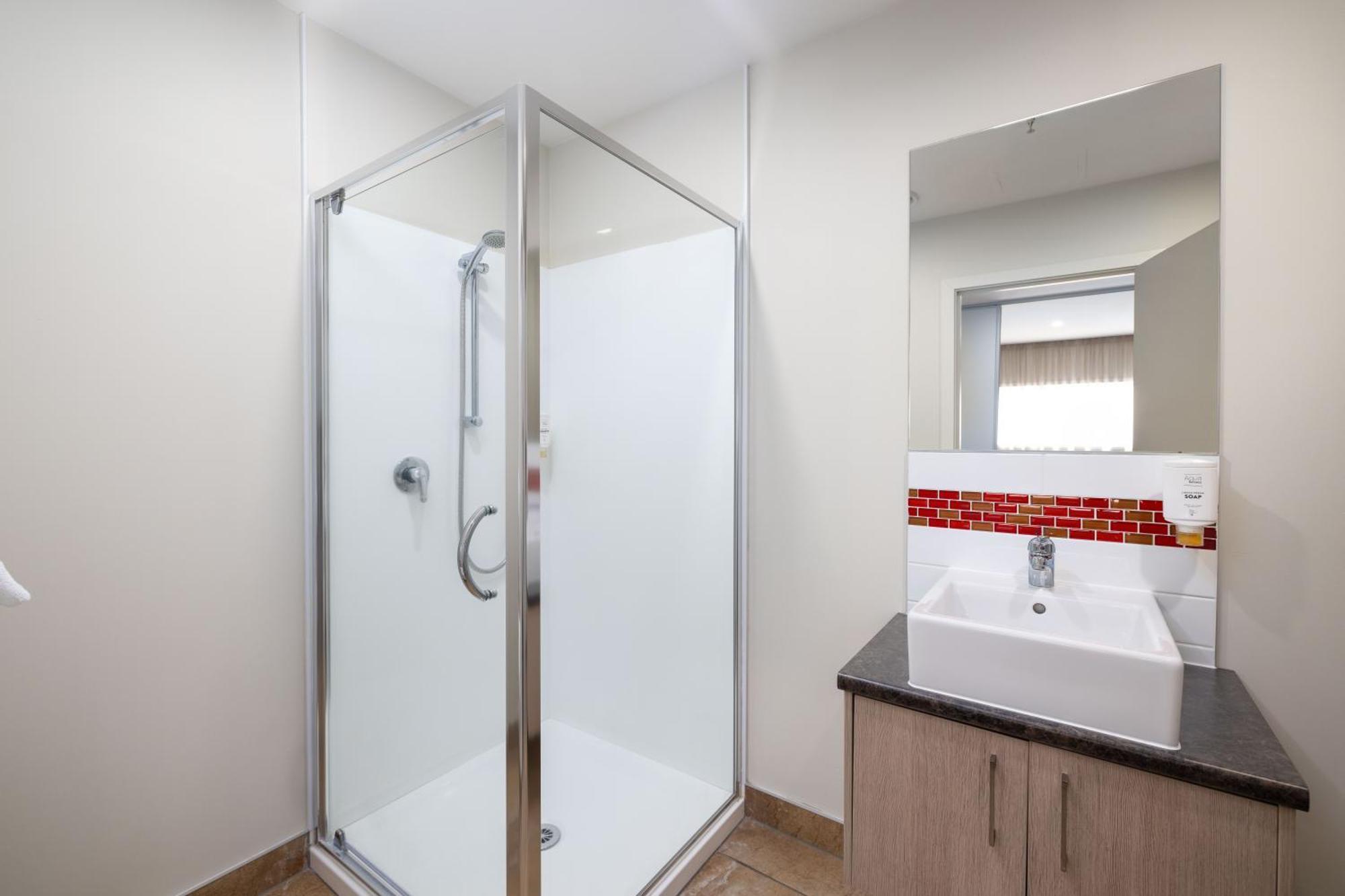 Ramada Suites By Wyndham Christchurch City Екстер'єр фото