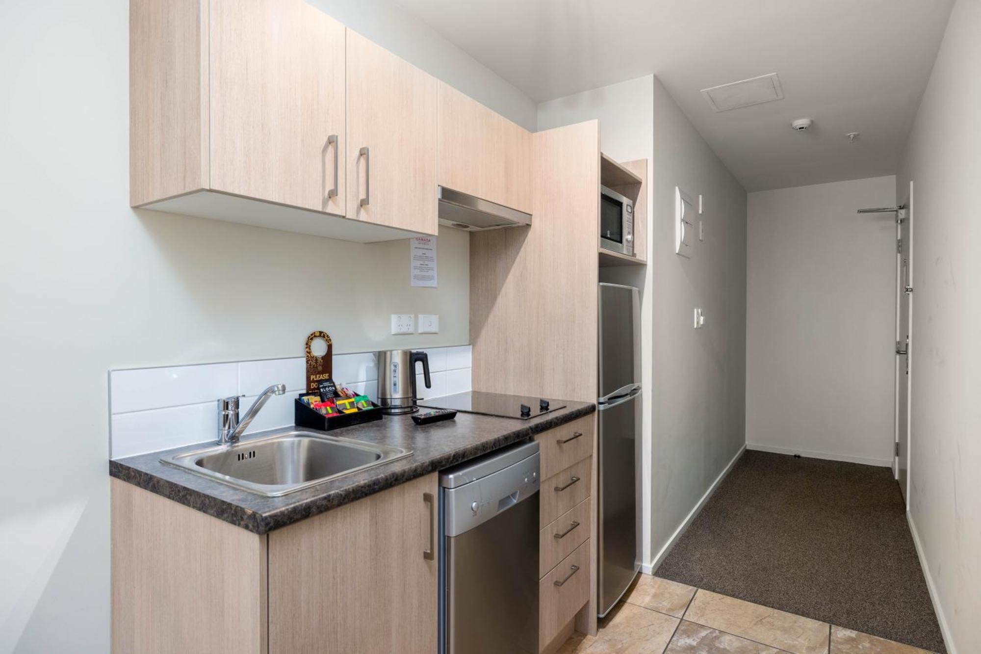 Ramada Suites By Wyndham Christchurch City Екстер'єр фото