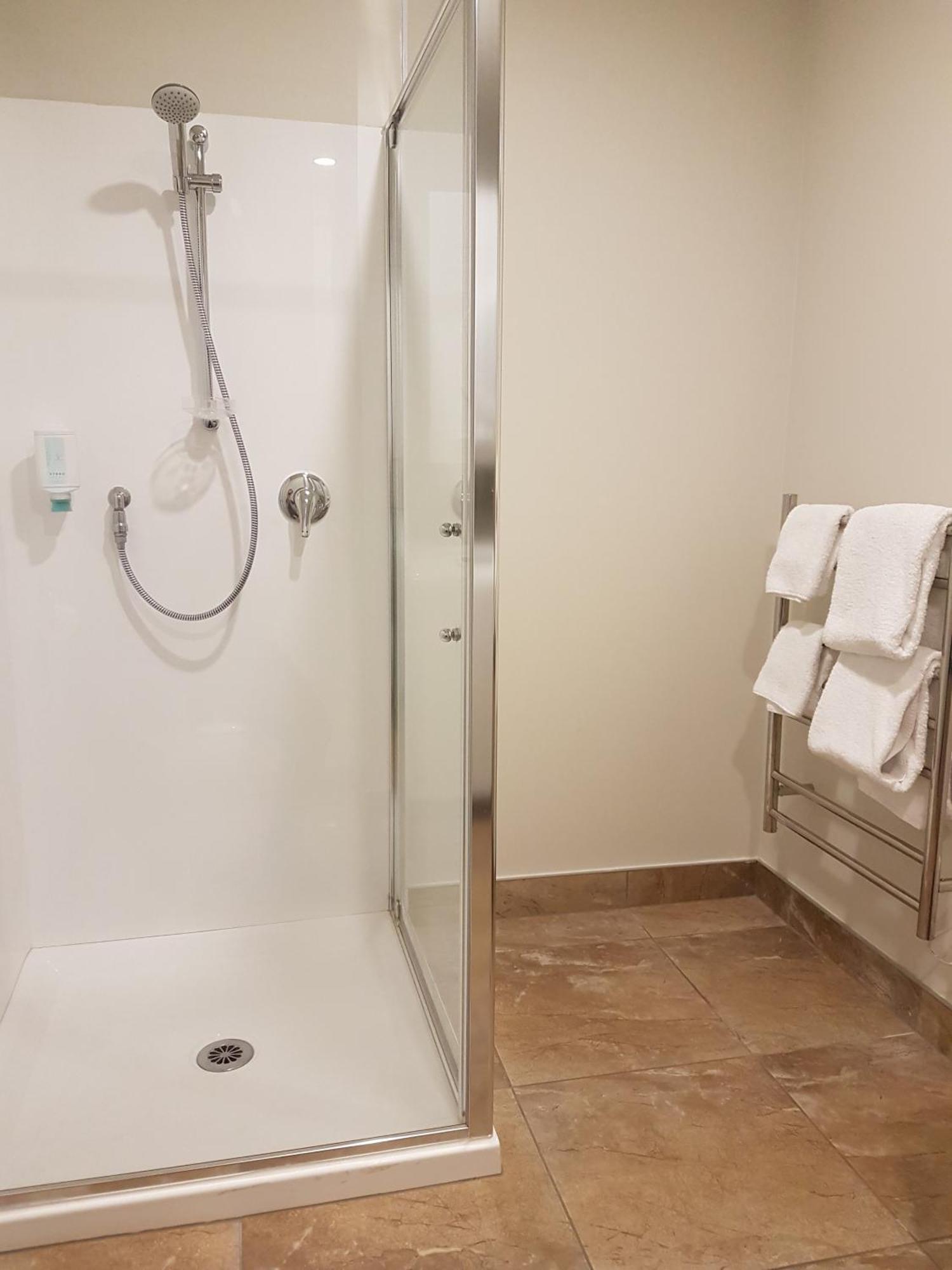 Ramada Suites By Wyndham Christchurch City Екстер'єр фото