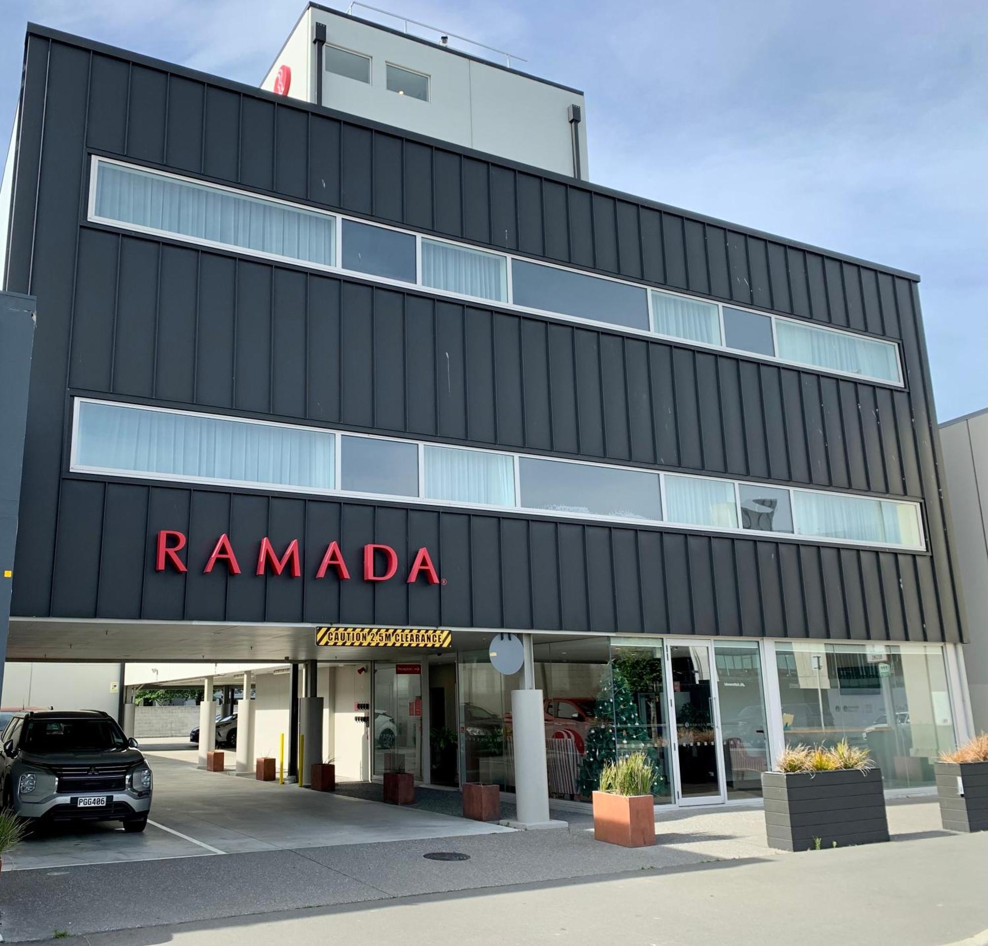 Ramada Suites By Wyndham Christchurch City Екстер'єр фото