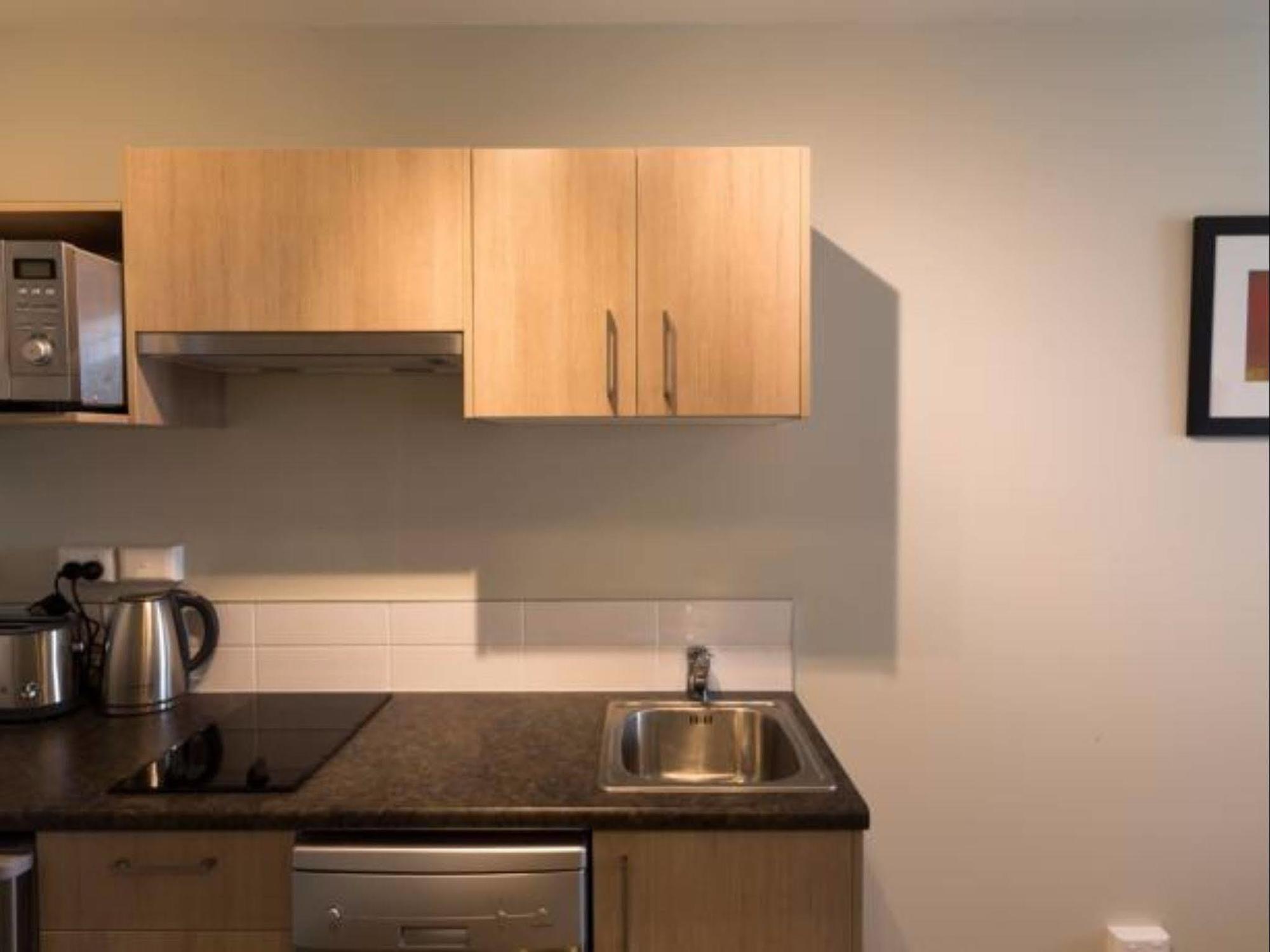 Ramada Suites By Wyndham Christchurch City Екстер'єр фото