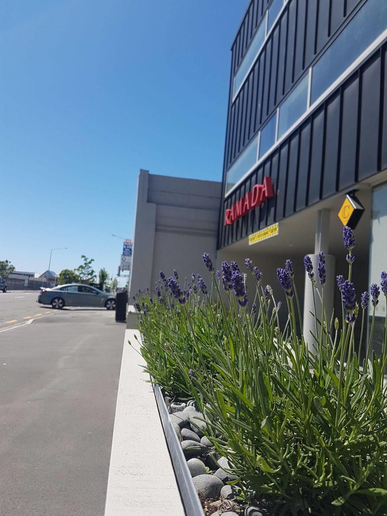 Ramada Suites By Wyndham Christchurch City Екстер'єр фото